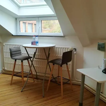 Studio In With Enclosed Garden And Wifi Apartmán